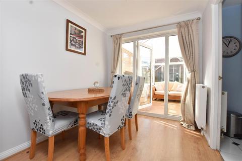 16 Cabot Close, Eastbourne, BN23 6RT