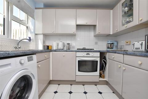 16 Cabot Close, Eastbourne, BN23 6RT