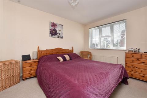 16 Cabot Close, Eastbourne, BN23 6RT