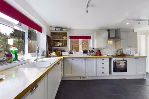 39 Ann Wicks Road, Frampton On Severn, Gloucester, GL2 7HH