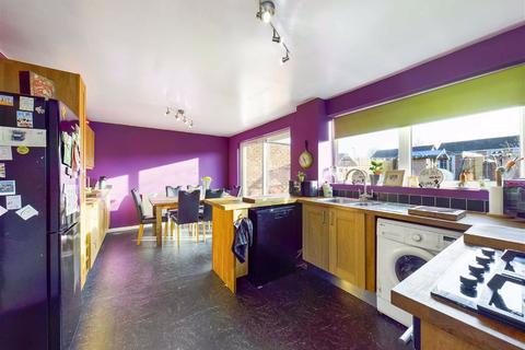 42 Eagle Way, Abbeydale, Gloucester, GL4 4WS