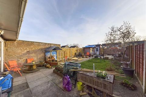 42 Eagle Way, Abbeydale, Gloucester, GL4 4WS