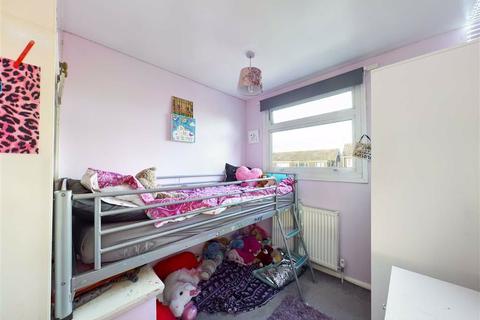 42 Eagle Way, Abbeydale, Gloucester, GL4 4WS