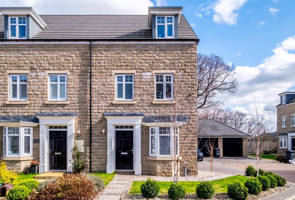 St. Matthews Close, Lightcliffe, Halifax 4 bed townhouse £325,000