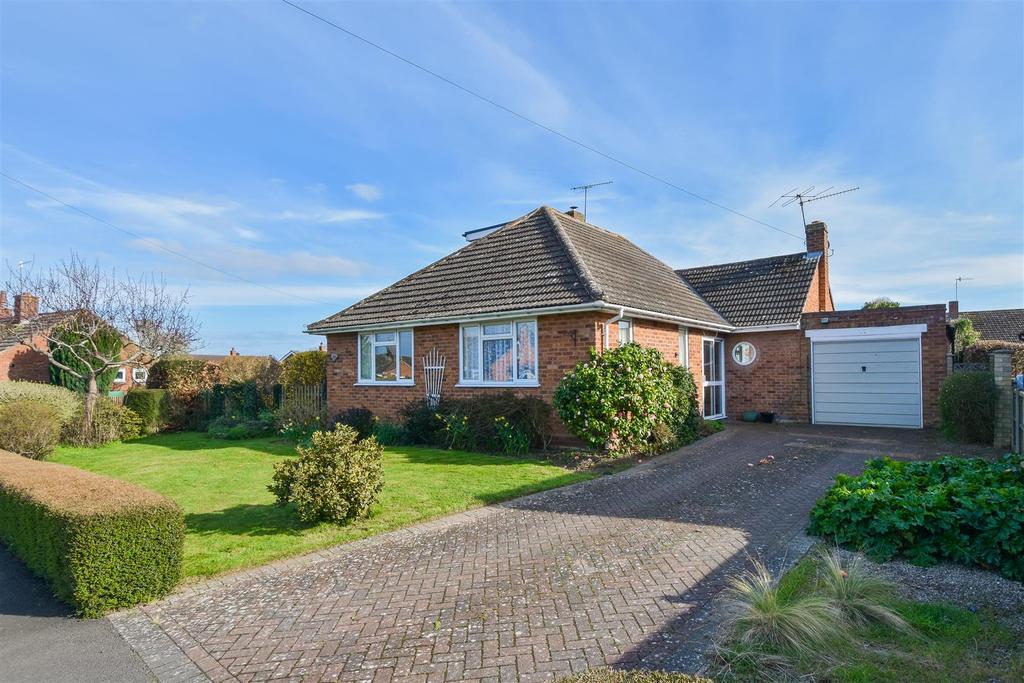 Highfield, Callow End, Worcester 3 bed detached bungalow £300,000