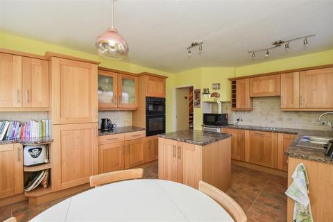 22 Highfield, Callow End, Worcester, WR2 4TP
