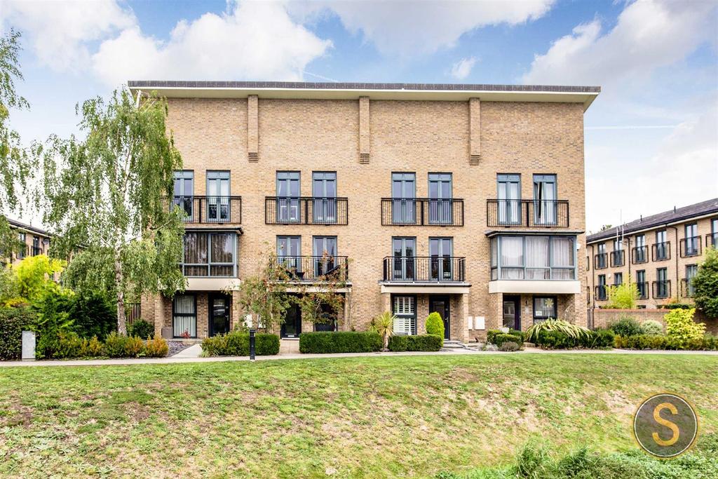 Sheldon Way, BERKHAMSTED 5 bed townhouse £775,000