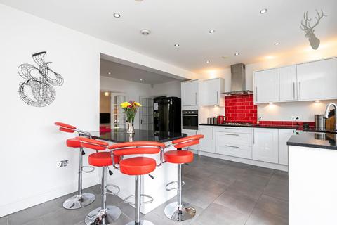 64 Morgan Crescent, Theydon Bois, Epping, CM16 7DX