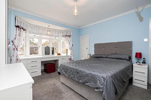 64 Morgan Crescent, Theydon Bois, Epping, CM16 7DX