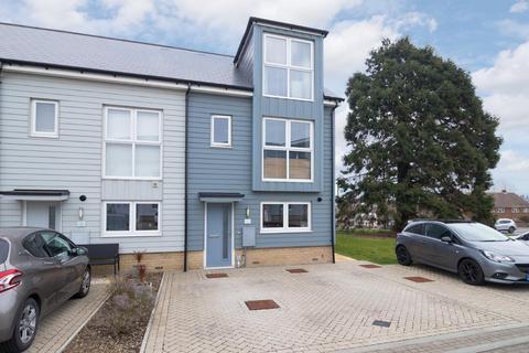 2 Kings Way, Folkestone, CT19 5UX
