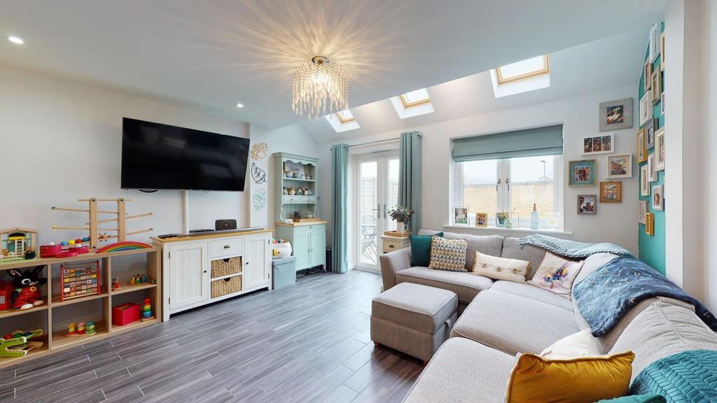 Kings Way, Folkestone 3 bed semidetached house £325,000