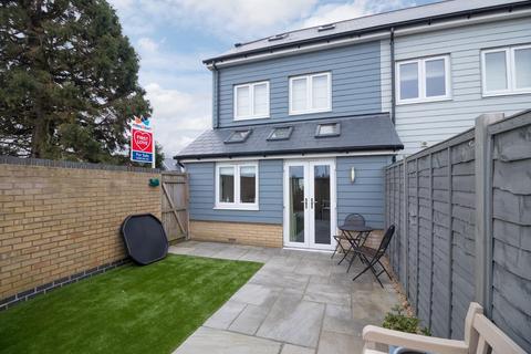 2 Kings Way, Folkestone, CT19 5UX