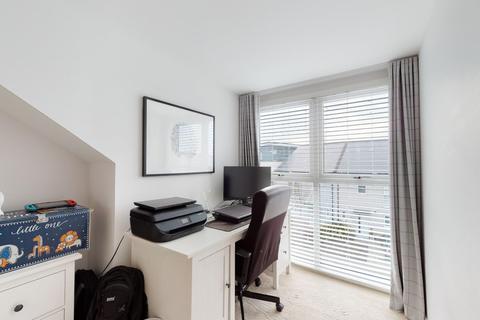 2 Kings Way, Folkestone, CT19 5UX