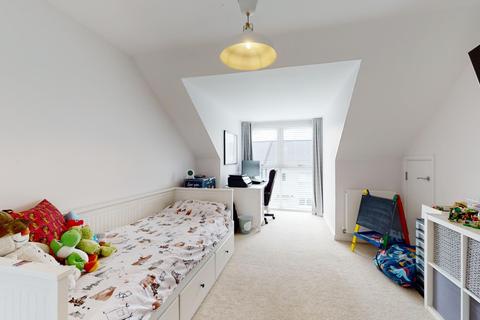 2 Kings Way, Folkestone, CT19 5UX