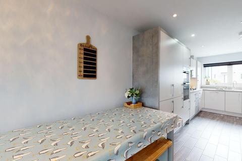 2 Kings Way, Folkestone, CT19 5UX
