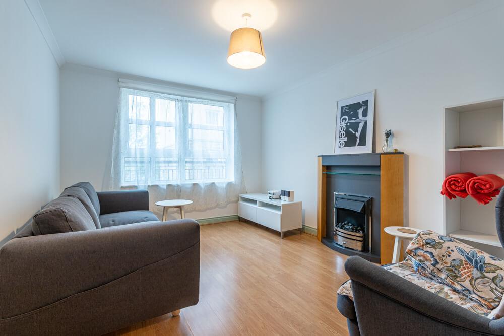Springfield Street Edinburgh EH6 5DE... 2 bed flat £925 pcm (£213 pw)