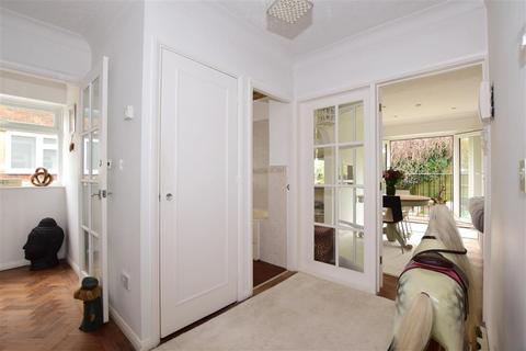 20 Castleton Close, Banstead, SM7 2JN