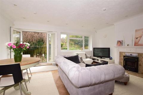20 Castleton Close, Banstead, SM7 2JN