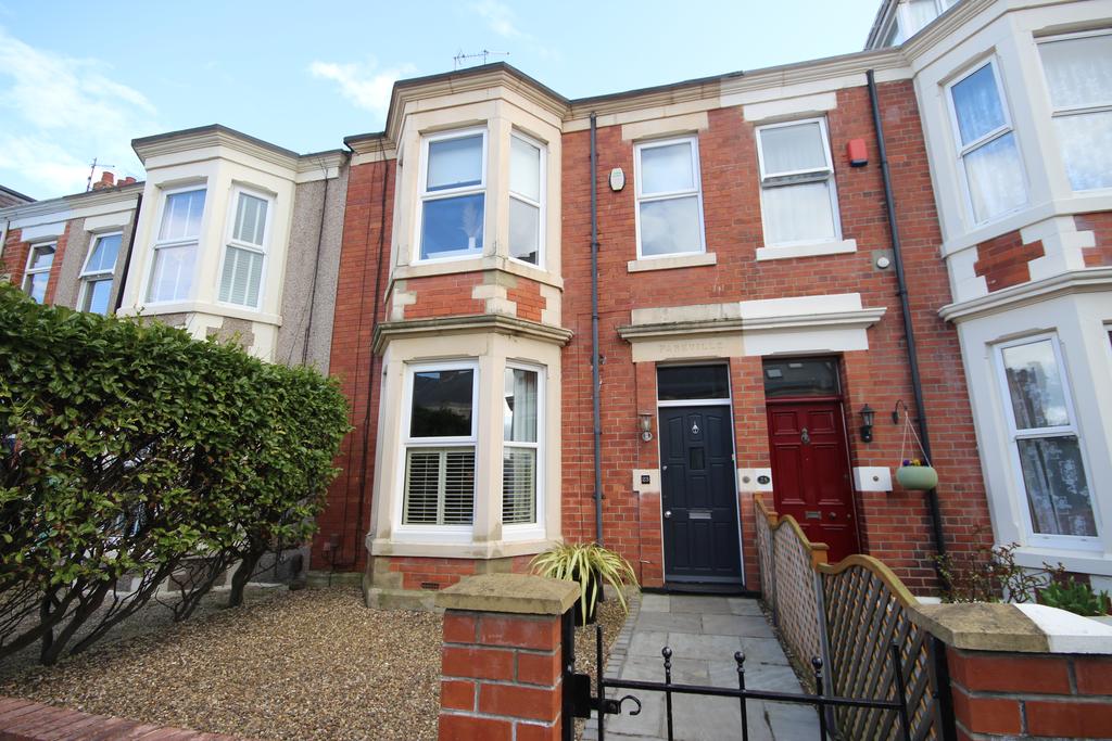 Park Parade, Whitley Bay, Tyne & Wear, NE26 1DT 4 bed terraced house