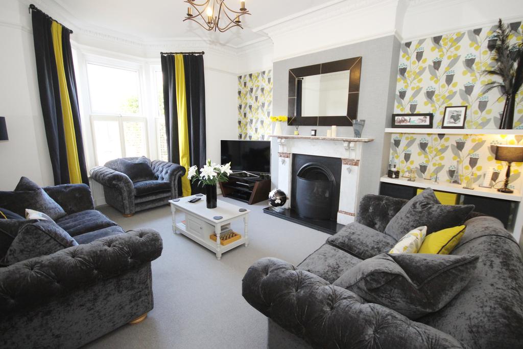 Park Parade, Whitley Bay, Tyne & Wear, NE26 1DT 4 bed terraced house