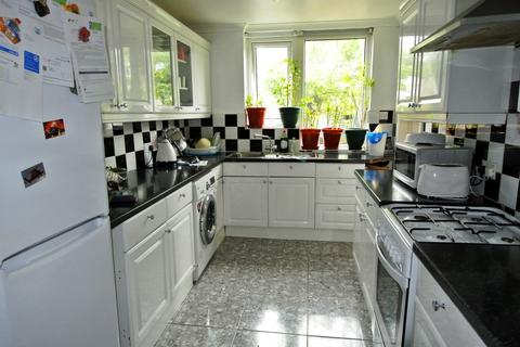 21 Rayford Avenue, London, SE12 0NF