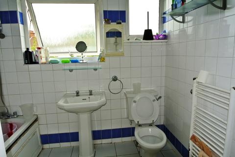 21 Rayford Avenue, London, SE12 0NF