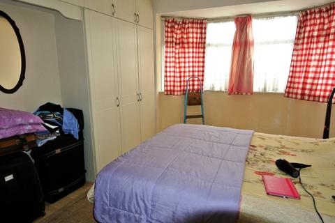 21 Rayford Avenue, London, SE12 0NF