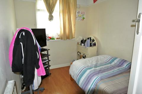 21 Rayford Avenue, London, SE12 0NF