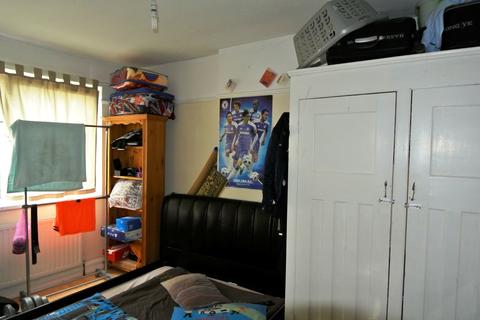 21 Rayford Avenue, London, SE12 0NF