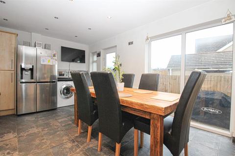 16 Ings Lane, Guiseley, Leeds, LS20 8DA
