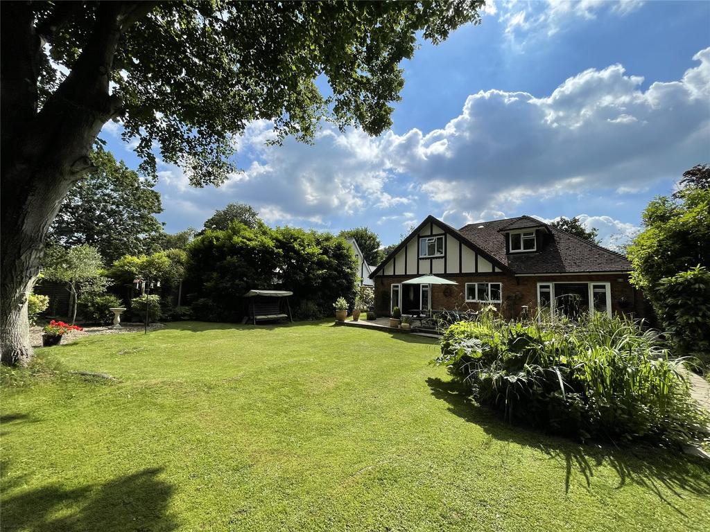 The Avenue, Crowthorne, Berkshire, RG45 4 bed detached house £885,000