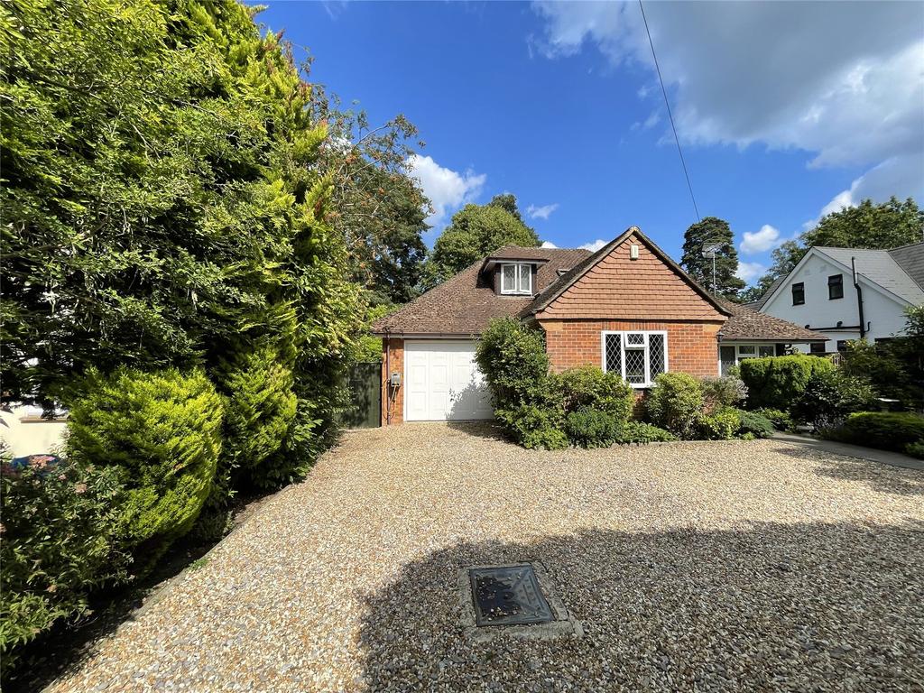 The Avenue, Crowthorne, Berkshire, RG45 4 bed detached house £885,000