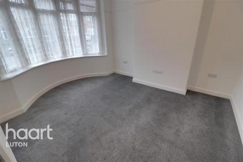 3 bedroom terraced house to rent, Runley Road, Luton