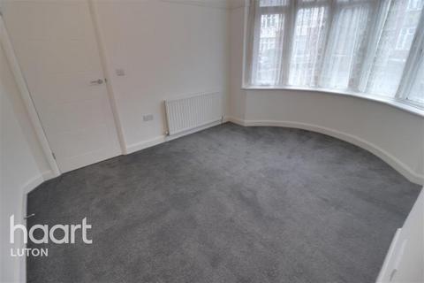 3 bedroom terraced house to rent, Runley Road, Luton