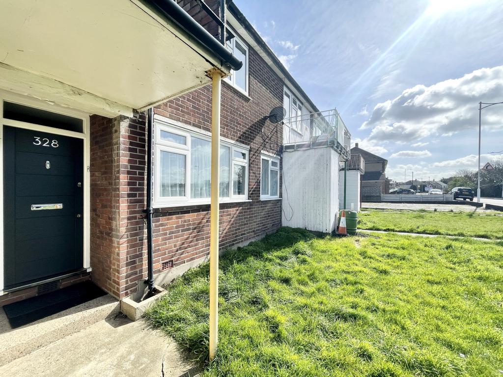 Chadwell Heath Lane, Chadwell Heath, RM6 2 bed flat £1,300 pcm (£300 pw)