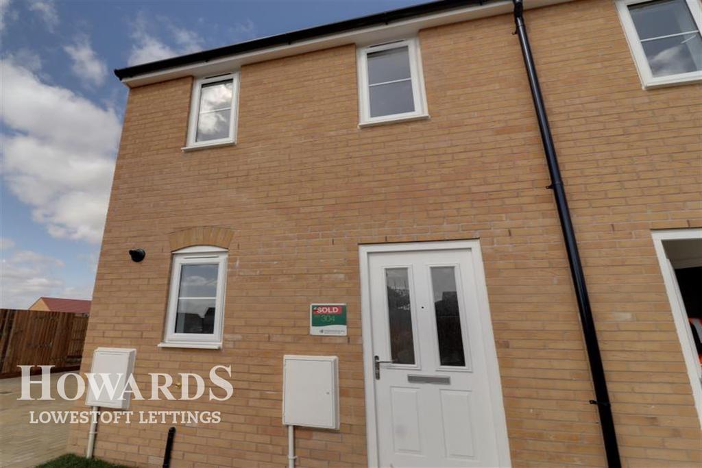 Kearney Drive, Oulton Broad 2 bed end of terrace house £750 pcm (£173 pw)