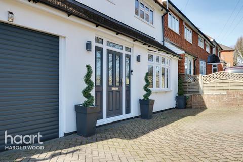 59 Sheffield Drive, Romford, RM3 9YB
