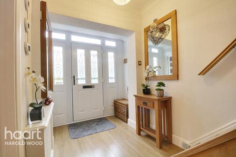 59 Sheffield Drive, Romford, RM3 9YB