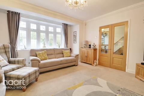 59 Sheffield Drive, Romford, RM3 9YB