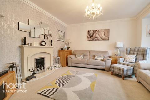59 Sheffield Drive, Romford, RM3 9YB