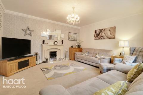 59 Sheffield Drive, Romford, RM3 9YB