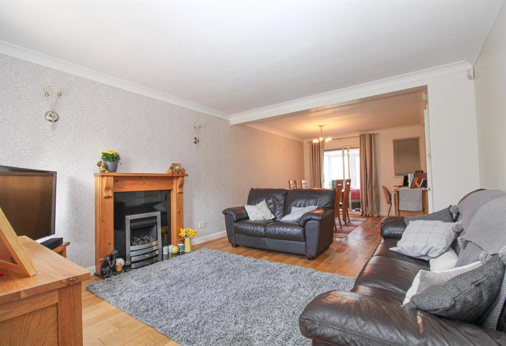Crofters Lea, Yeadon, Leeds, LS19 7WE 4 bed detached house £425,000