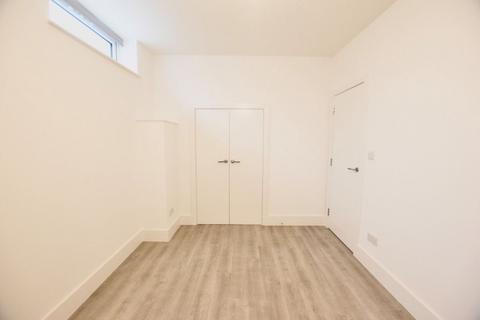 3 bedroom flat to rent, Portway, Stratford, E15