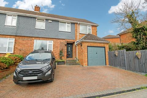 2 Charles Drive, Cuxton, Rochester, ME2 1DP