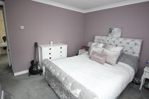 28 Almonds Lane, Stevenage, SG1 3RR