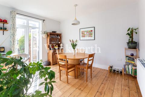 156 Thackeray Avenue, London, N17 9DX