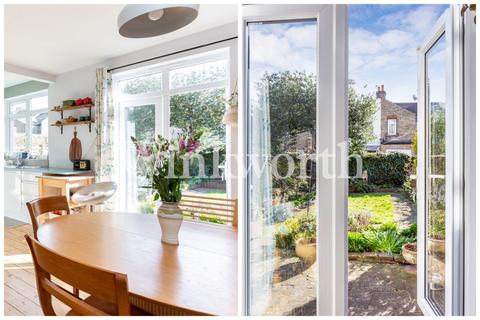 156 Thackeray Avenue, London, N17 9DX