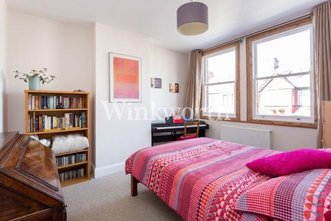 156 Thackeray Avenue, London, N17 9DX