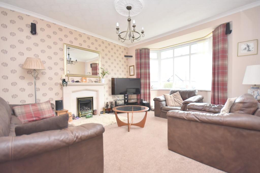 105 Heath Park Avenue, Cardiff, CF14 3RG 4 bed semidetached bungalow £550,000
