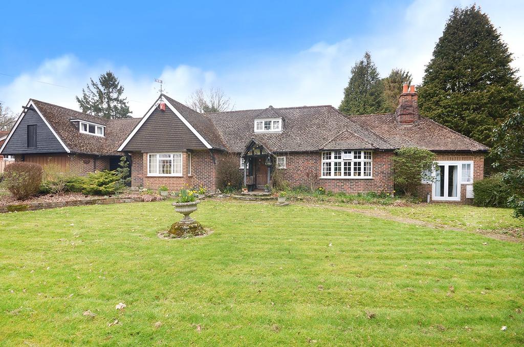 Copthorne, West Sussex, RH10 6 bed house for sale £700,000